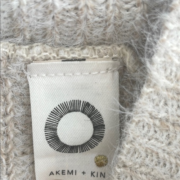 Akamai + Kin Cream Sweater Poncho Pointelle Cable Knit Design and Relaxed Fit OS - Picture 6 of 17